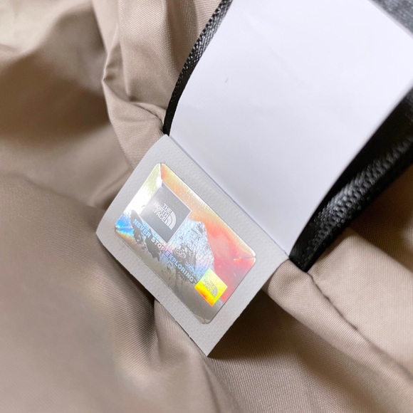 The North Face Down Sierra Vest In Dove Gray - Picture 7 of 8